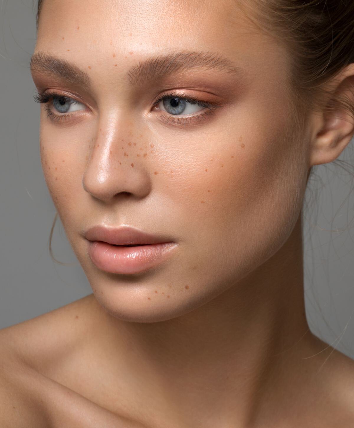 Miami rhinoplasty model with brown hair
